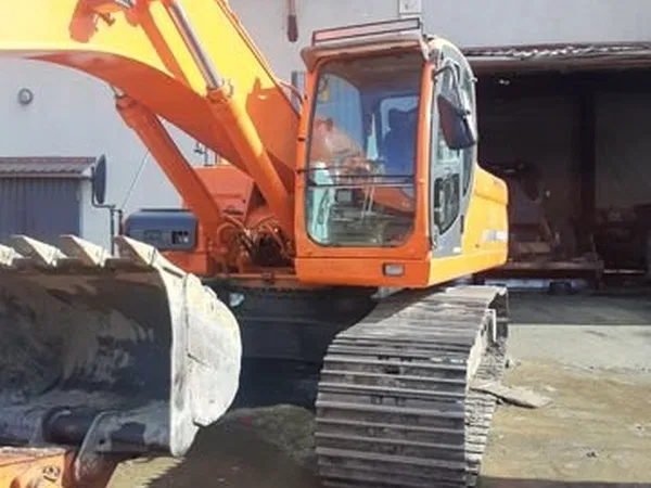 Гусеничный экскаватор Doosan DX 300LC