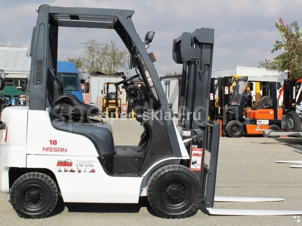 Вилочный погрузчик Nissan P1F1A15D