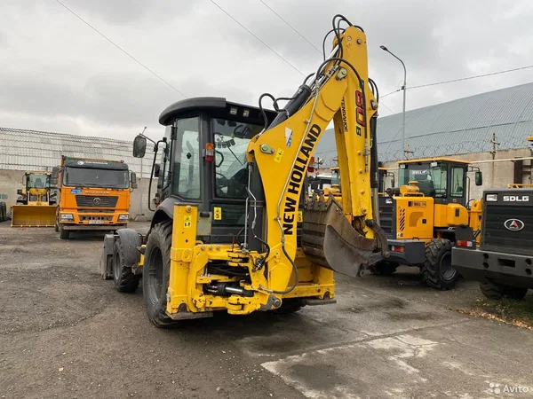 Экскаватор-погрузчик New Holland B80B