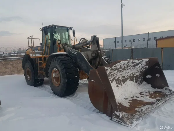 Фронтальный погрузчик John Deere 744K High-Lift
