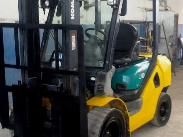 Вилочный погрузчик Komatsu FG30T-16