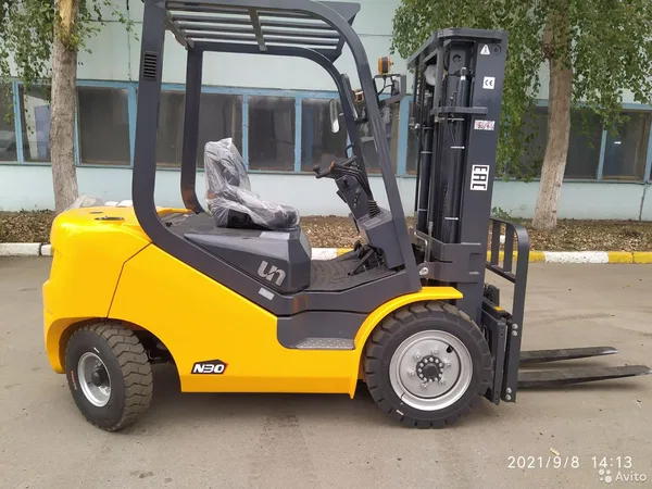 Вилочный погрузчик UN Forklifts FD30T