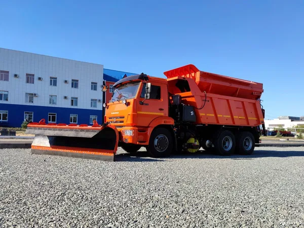 Комбинированная дорожная машина МД-651 на самосвале КамАЗ 65115