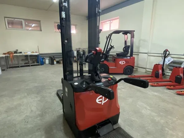 Штабелер EP Equipment ES-16-RS