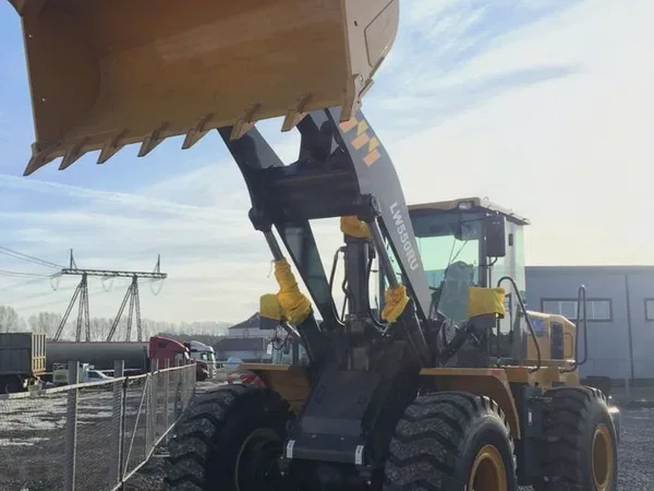 Фронтальный погрузчик XCMG LW550RU
