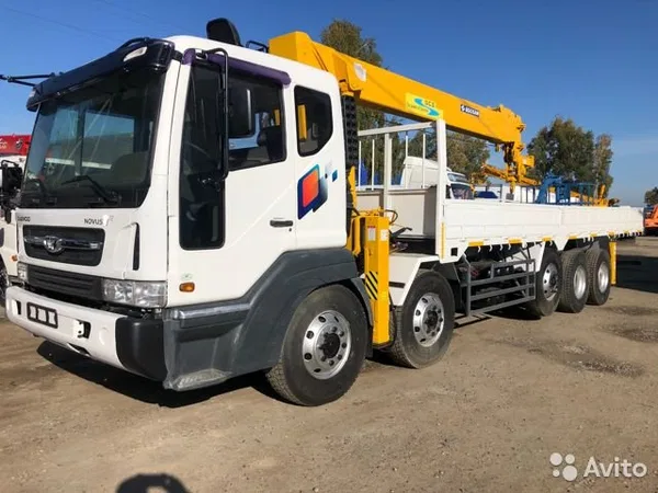 Бортовой грузовик с КМУ Daewoo Novus