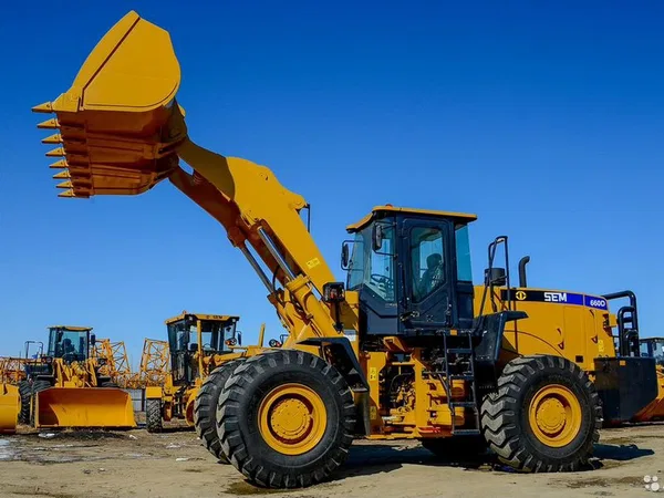 Фронтальный погрузчик SEM 660D