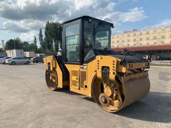 Двухвальцовый каток Caterpillar CB54B