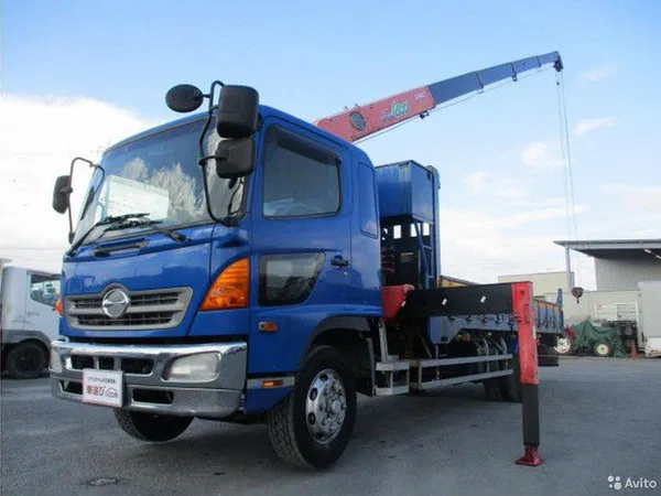 Бортовой грузовик с КМУ КамАЗ Hino Ranger