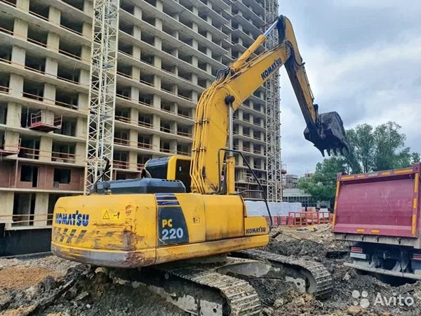 Гусеничный экскаватор Komatsu PC220