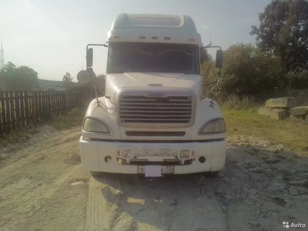 Седельный тягач Freightliner Columbia