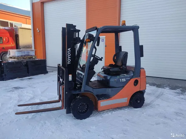 Вилочный погрузчик Toyota 8FDL15
