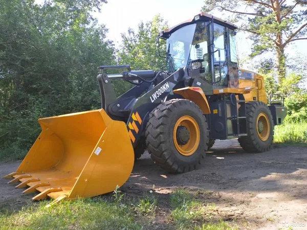 Фронтальный погрузчик XCMG LW300KN