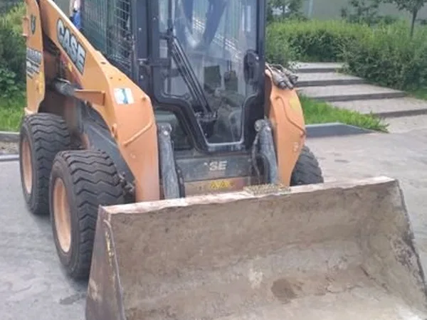 Мини-погрузчик Case SR200