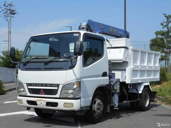 Бортовой грузовик с КМУ Mitsubishi Fuso Canter