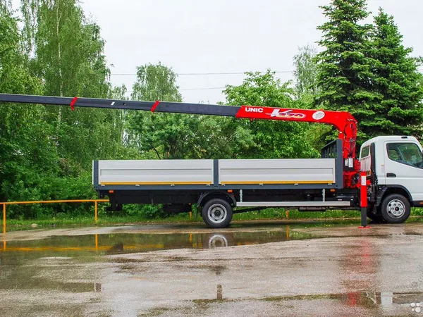 Бортовой грузовик с КМУ Mitsubishi Fuso Canter