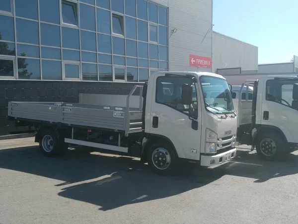Бортовой автомобиль Isuzu NMR85