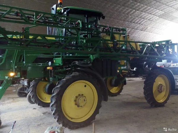Самоходный опрыскиватель John Deere R4023