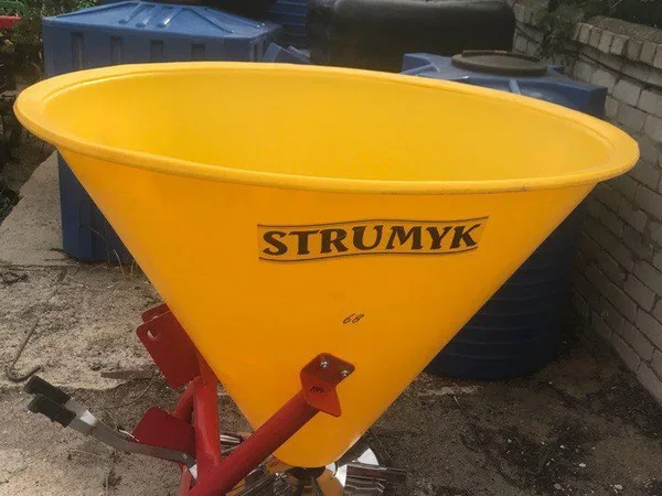 Разбрасыватель удобрений  Strumyk 500 л. (навесной)