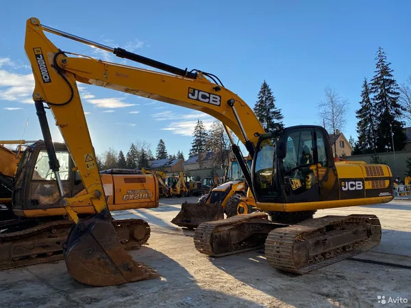 Гусеничный экскаватор JCB JS 220 LC