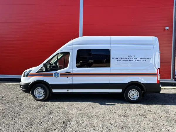 Цельнометаллический фургон Ford Transit