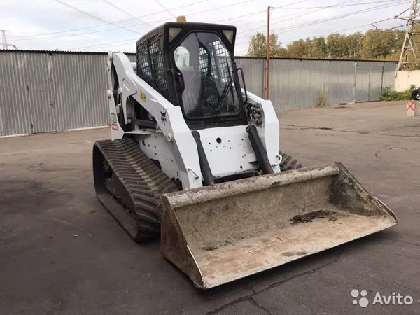 Гусеничный мини-погрузчик Bobcat T300