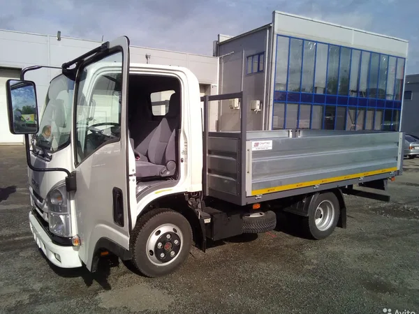 Бортовой автомобиль Isuzu NMR85