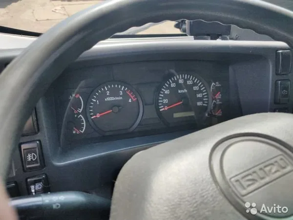 Промтоварный фургон Isuzu NQR 90