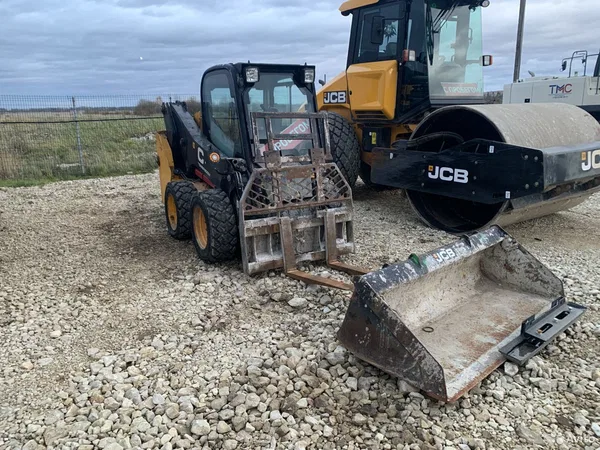 Мини-погрузчик JCB 175