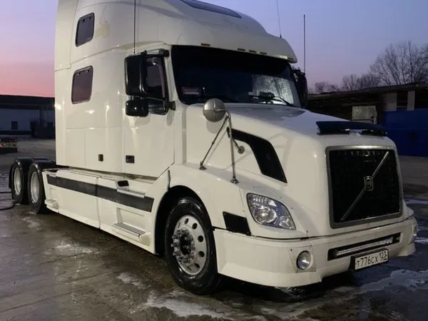Седельный тягач Volvo VNL