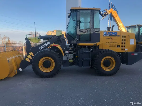 Фронтальный погрузчик XCMG LW330FN