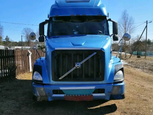 Седельный тягач Volvo VNL