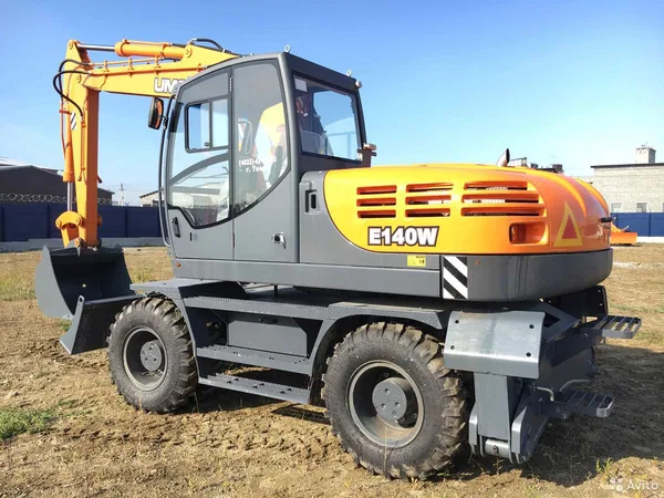 Колесный экскаватор UMG E140W