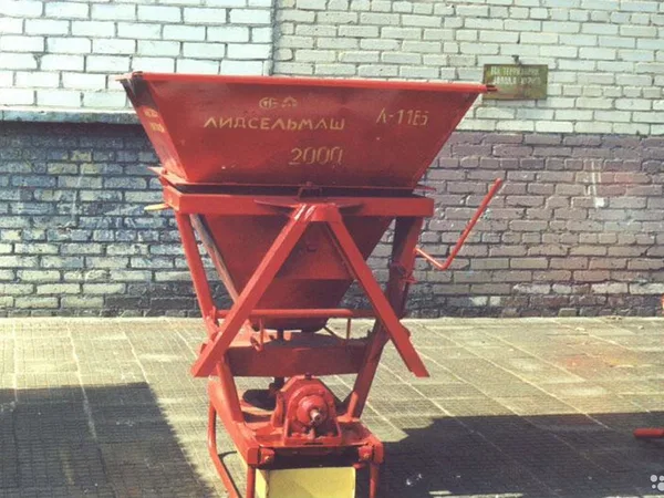 Навесной пескоразбрасыватель Лидсельмаш Л-116