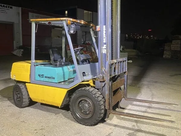Вилочный погрузчик Komatsu FD50AYT-10