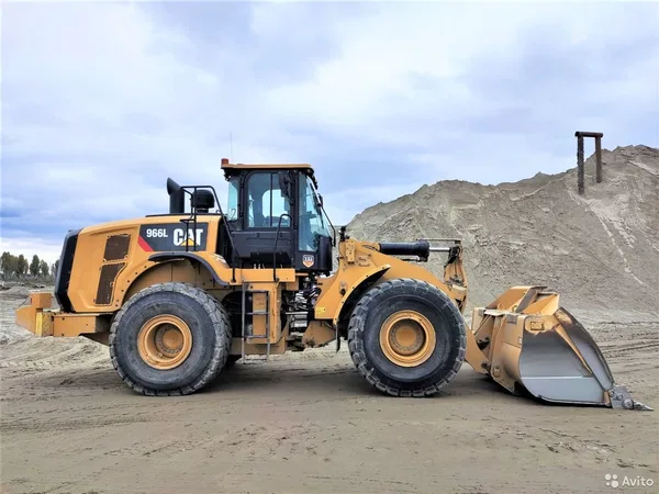 Фронтальный погрузчик Caterpillar 966L