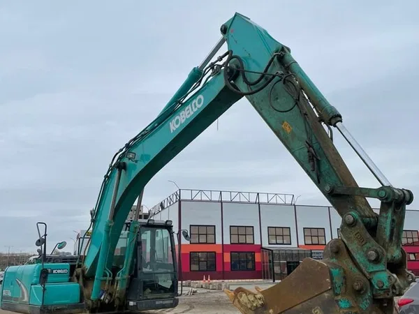 Гусеничный экскаватор Kobelco SK210LC-10