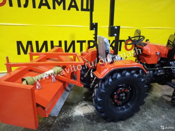 Мини-трактор Уралец 2204 с щеткой