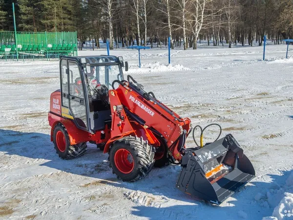 Мини-погрузчик Polar Badger WL50T