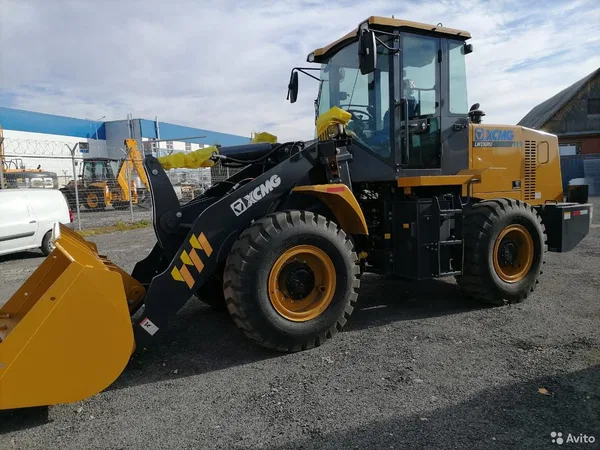 Фронтальный погрузчик XCMG LW330RU