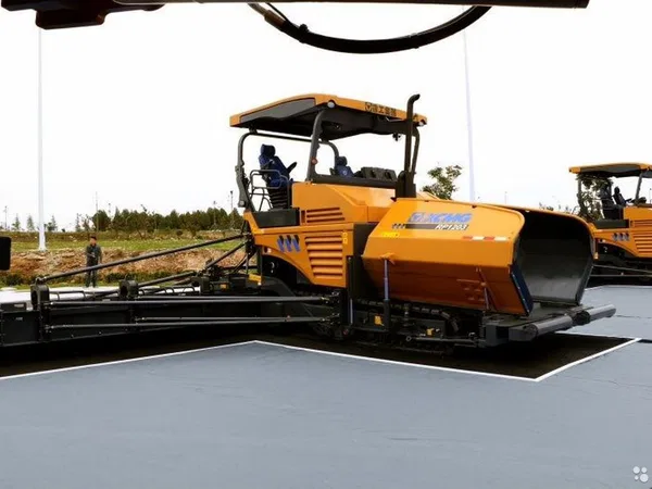 Асфальтоукладчик XCMG RP1203
