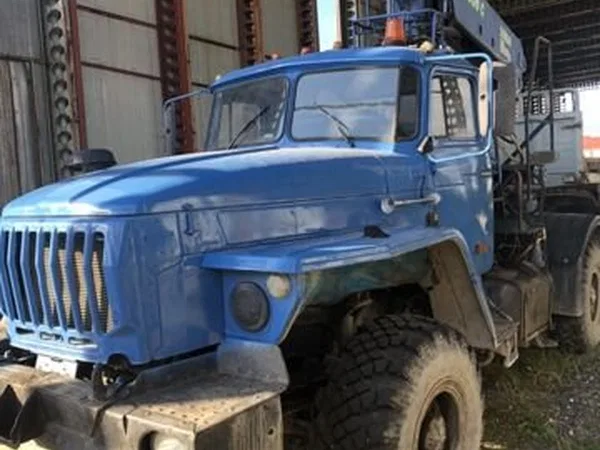 Седельный тягач УРАЛ 4320 с КМУ ИФ 300 С-12