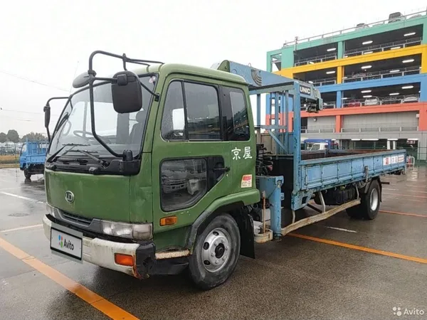 Бортовой грузовик с КМУ Nissan Diesel Condor