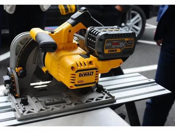 Дисковая пила DeWalt