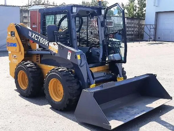 Мини-погрузчик XCMG XC760K