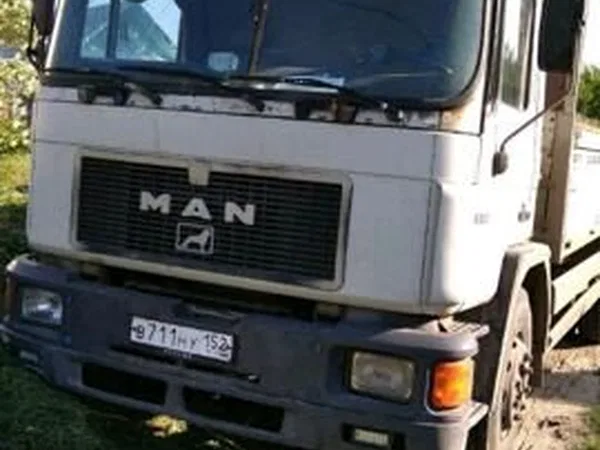 Бортовой грузовик MAN 18.232