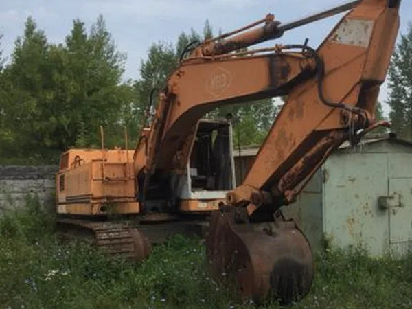 Гусеничный экскаватор Уралвагонзавод ЭО-5126