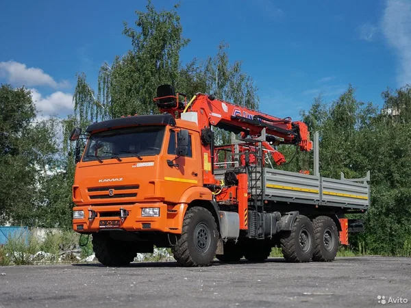 Бортовой грузовик с КМУ КамАЗ 43118-3027-50 с КМУ Kanglim KS2056 и буровой