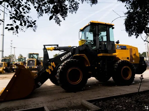 Фронтальный погрузчик XCMG LW330FN