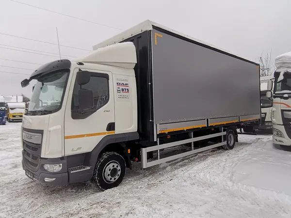 Тентованный грузовик DAF LF210